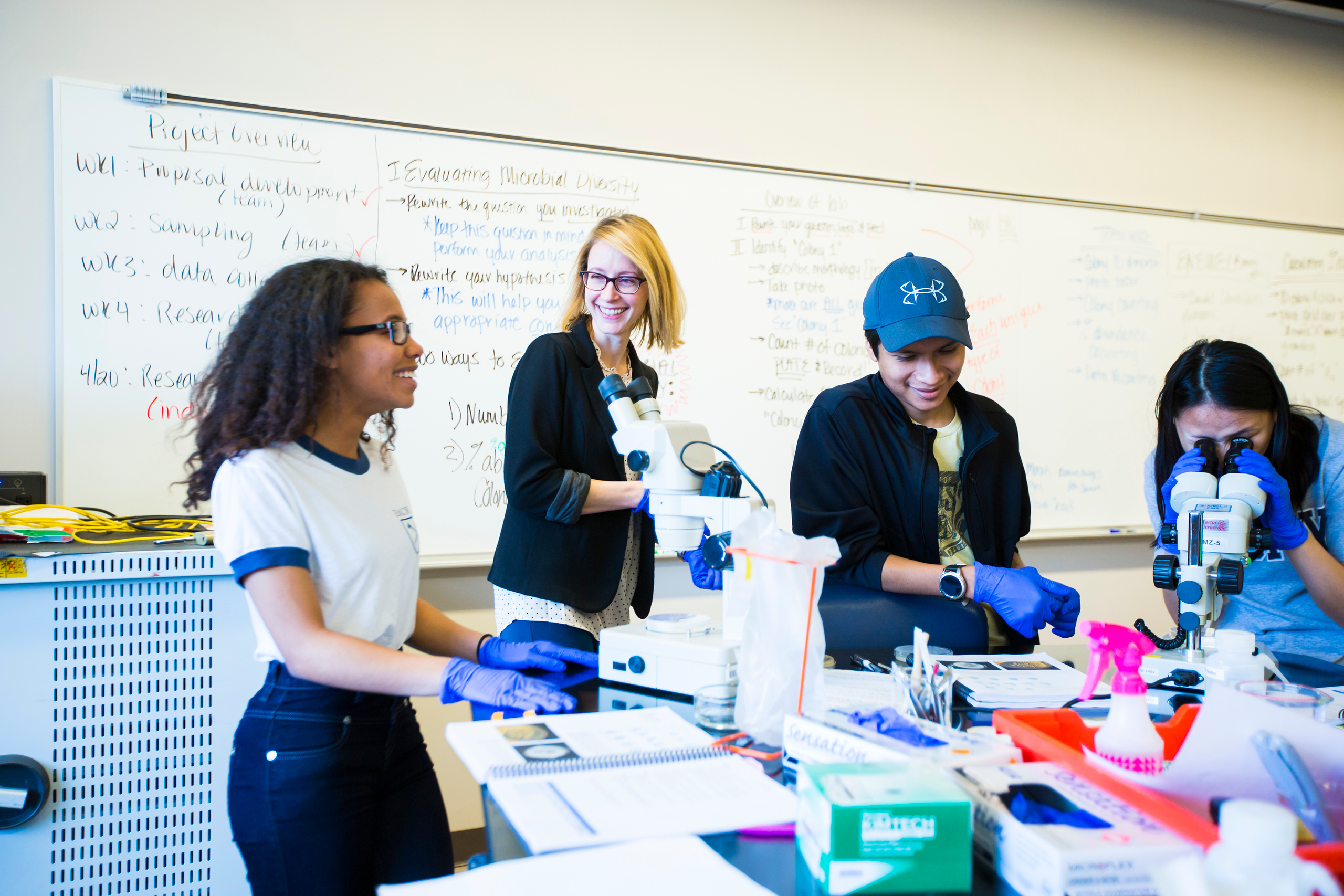 Dr. Sarah Fankhauser and students in biology lab